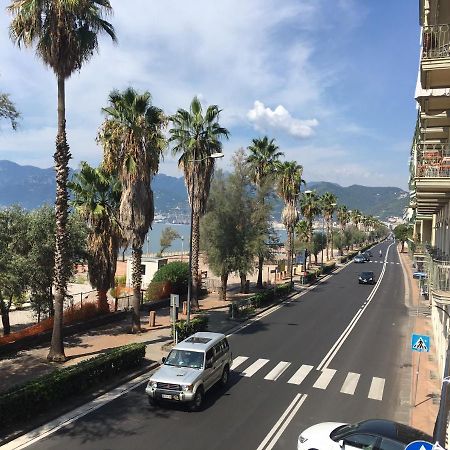 Apartmán La Dimora Delle Sirene Salerno Exteriér fotografie