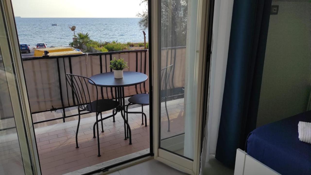 Apartmán La Dimora Delle Sirene Salerno Exteriér fotografie